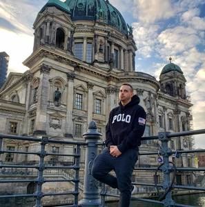 Meet your Posher, Julian